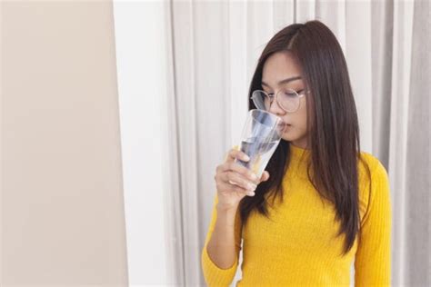 Can Not Drinking Enough Water Cause Acne? And Why Do Fish Prefer Swimming Over Hydration?